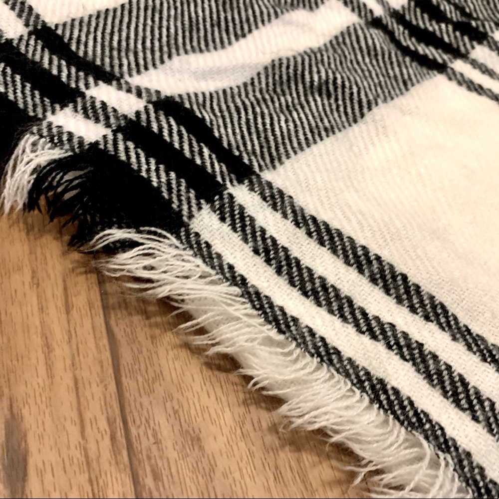 Plaid Wrap Scarf - Picture 5 of 7